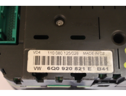 Cuadro de instrumentos Volkswagen Polo - 6Q0920821E B41 - Traspaso de códigos Reparación varias 6Q0920821E