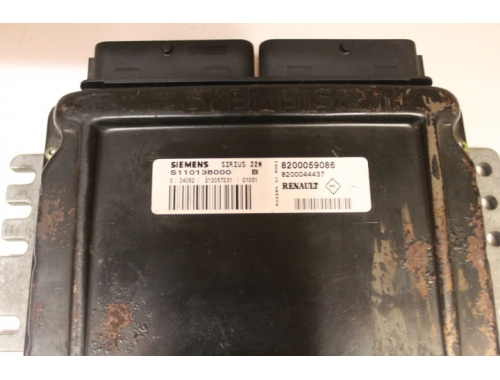 Calculateur moteur Renault Clio SIEMENS:S110138000