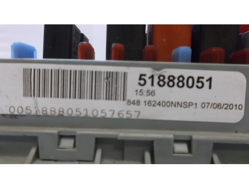 Caja de fusibles Lancia Musa 51888051