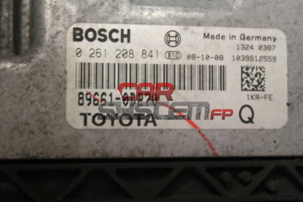 Calculateur moteur Toyota Yaris 1.0 BOSCH 0281208841 89661-0D270